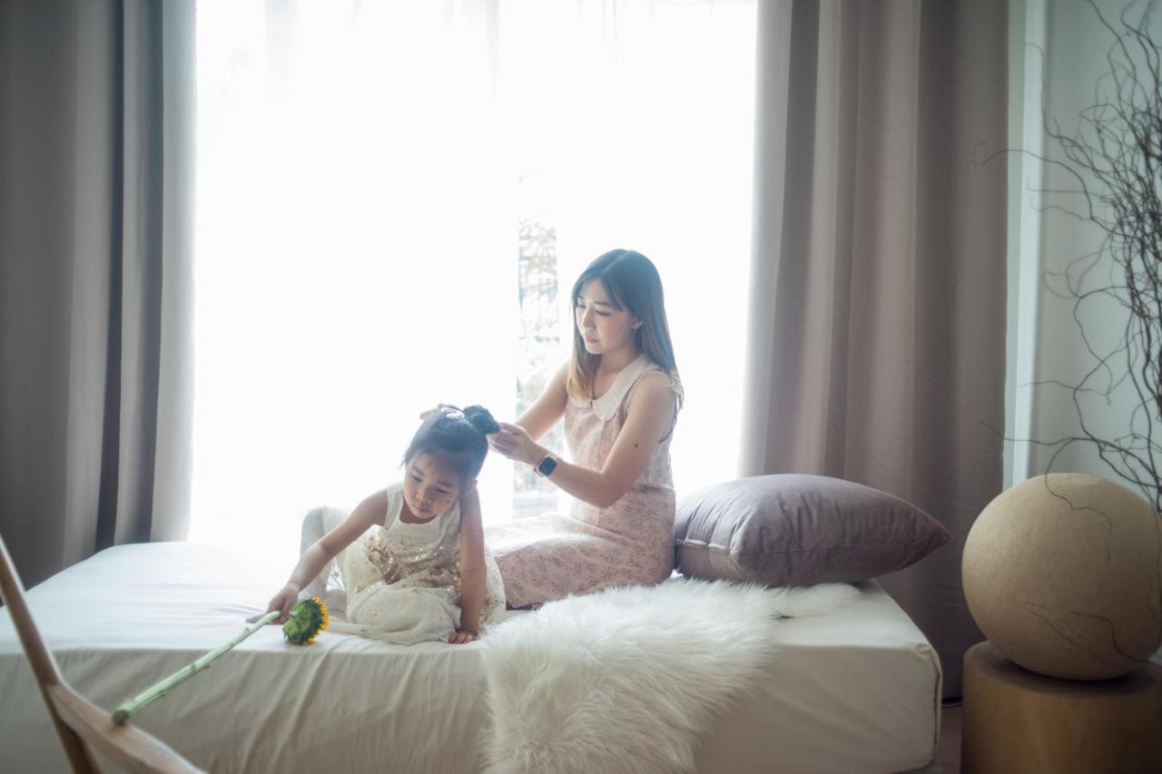 Mini-Me Hubs, Charm Suites & Pool In Old City Chiang Mai Buitenkant foto