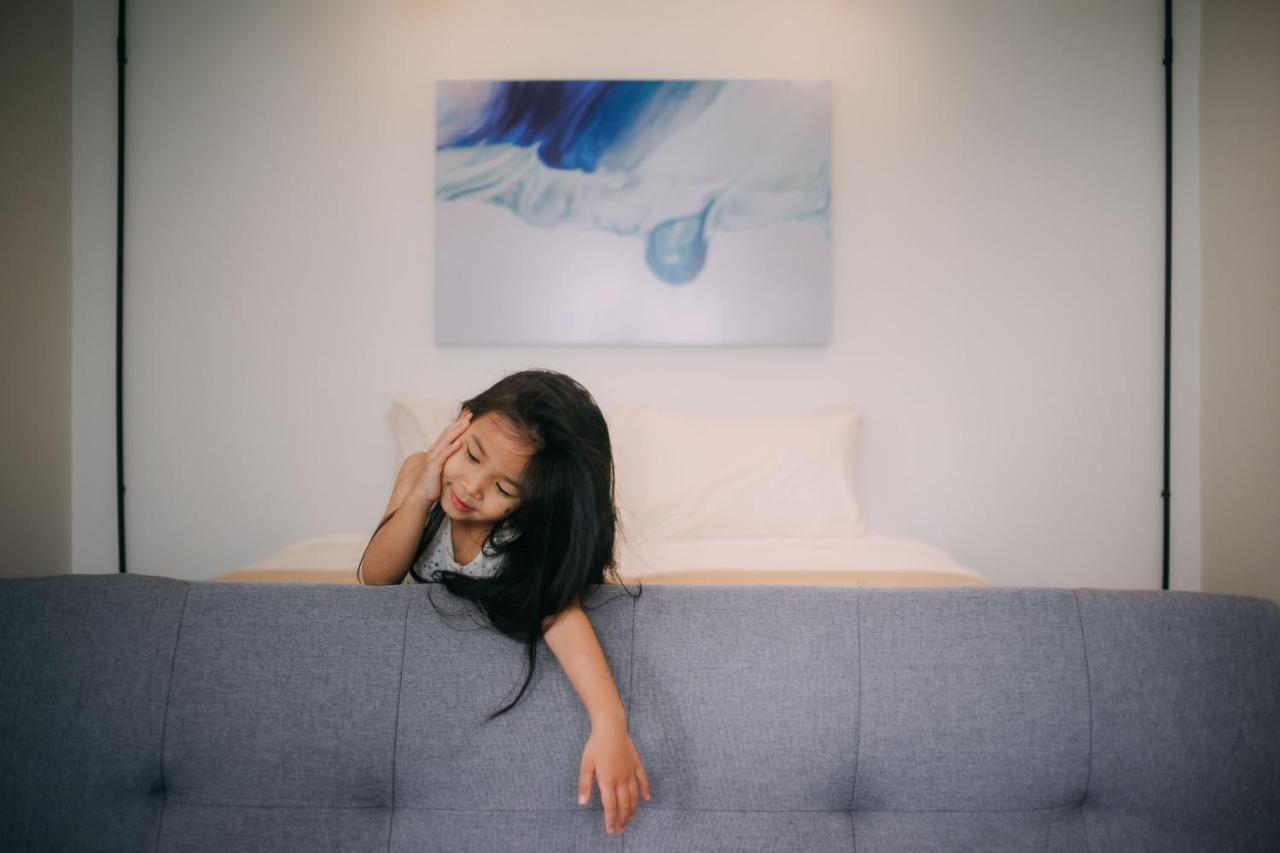 Mini-Me Hubs, Charm Suites & Pool In Old City Chiang Mai Buitenkant foto