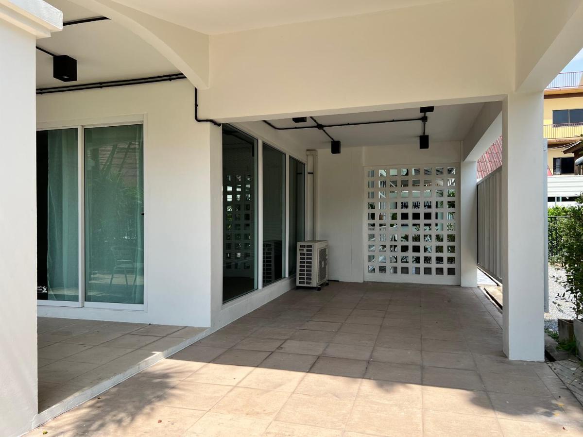 Mini-Me Hubs, Charm Suites & Pool In Old City Chiang Mai Buitenkant foto